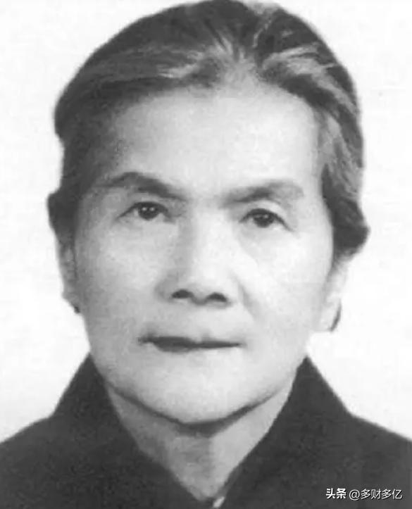 蒙冤25年的红军女部长：74岁拿到平反书的那一刻，她等了半辈子
 
1979年，