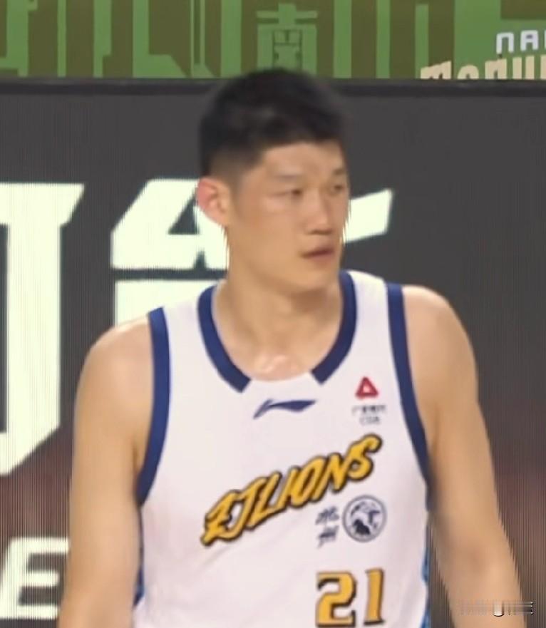 深圳队十五连胜守住第三，
山东高速五连败滑落第八。

CBA常规赛剩下3轮左右，