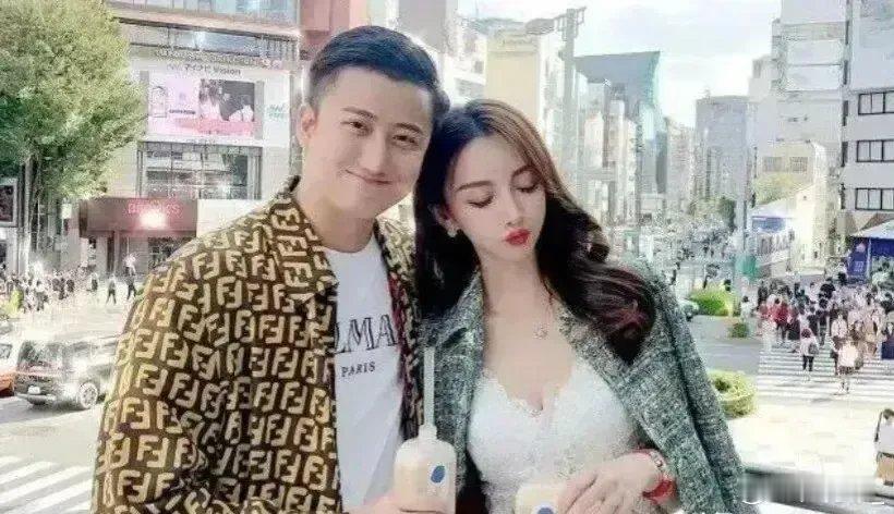 王命金和叶珂怎么离婚的？在一起八年被宠成小女孩，生有一儿👦🏻一女👧🏻。不