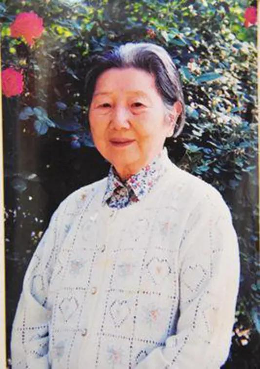 斯霞（1910年12月－2004年1月12日），曾名碧霄，浙江诸暨人，当代初等教
