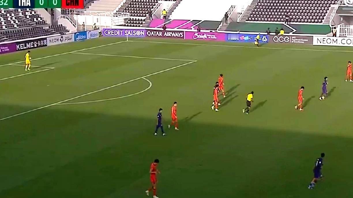 赛前全在唱衰：越南火力全开，国足小组只赢一场，热身还刚输过，稳被拿捏。
 
结果