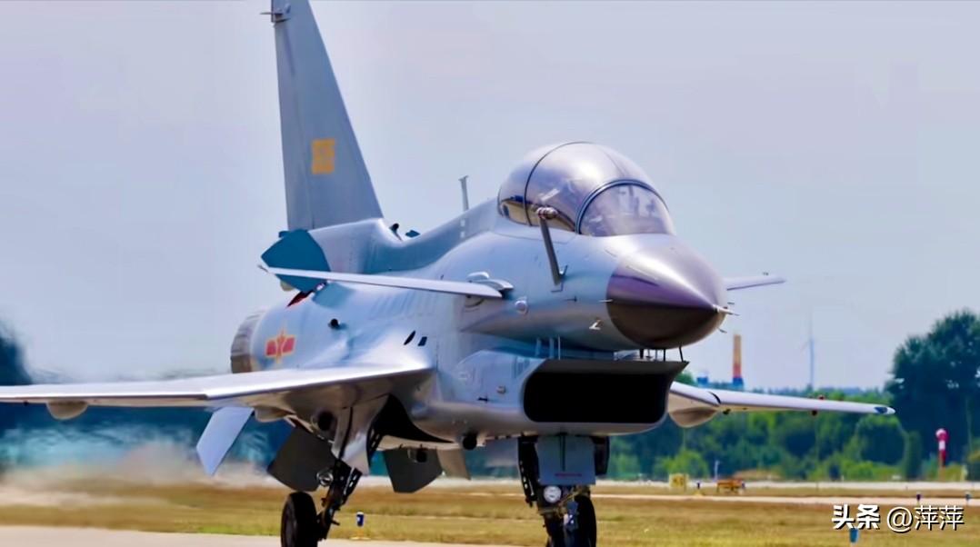 我国自主研制的歼-10系列战斗机，是一款高性能第三代战机，凭借鸭式布局与先进航电