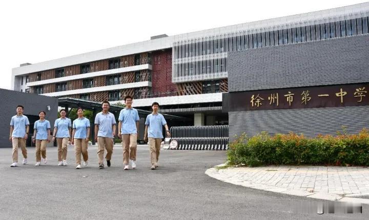 到了徐州一中才知道，学习氛围是多么的重要，你前后左右的学哥学弟学姐学妹都在刻苦努