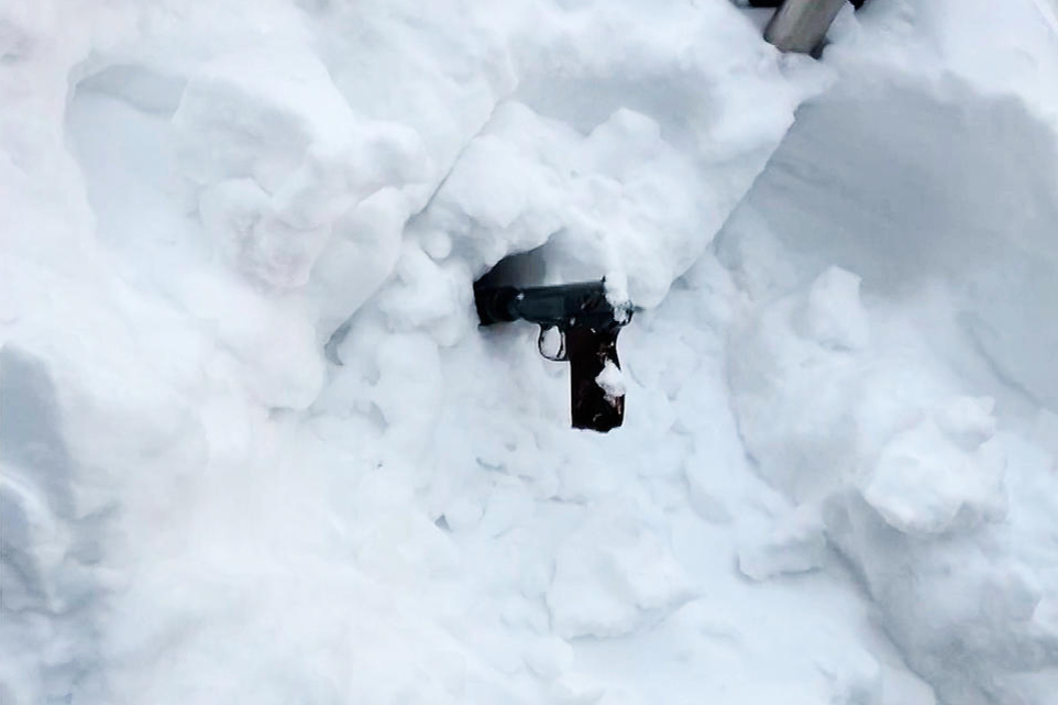 【#俄中将被曝遭枪击时绝地反击#：他身中3枪，拼死阻止袭击者将枪举到头顶高度】#