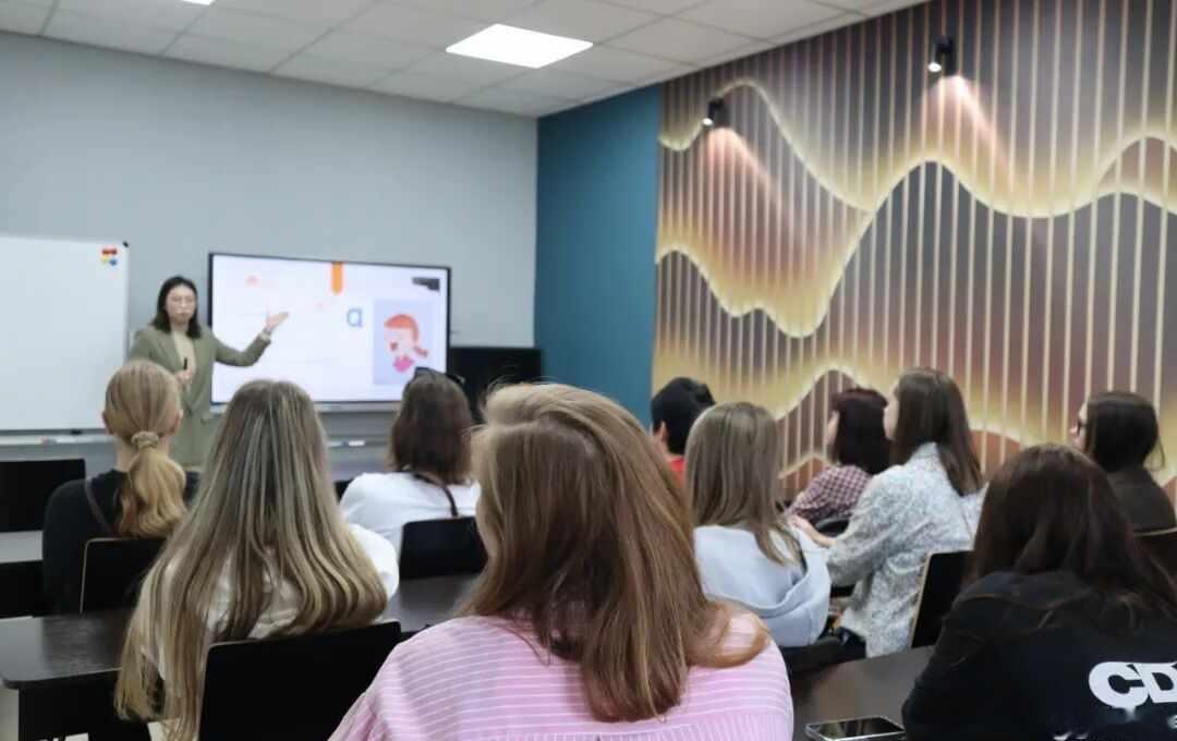 中文没那么难｜孔子课堂秋季公开课火爆出圈
秋日学汉语热潮来袭🔥
圣彼得堡孔子课