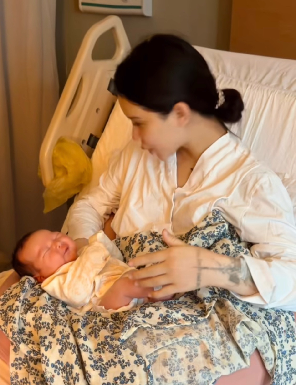 王逗逗顺利生女，恭喜🎉 ​​​