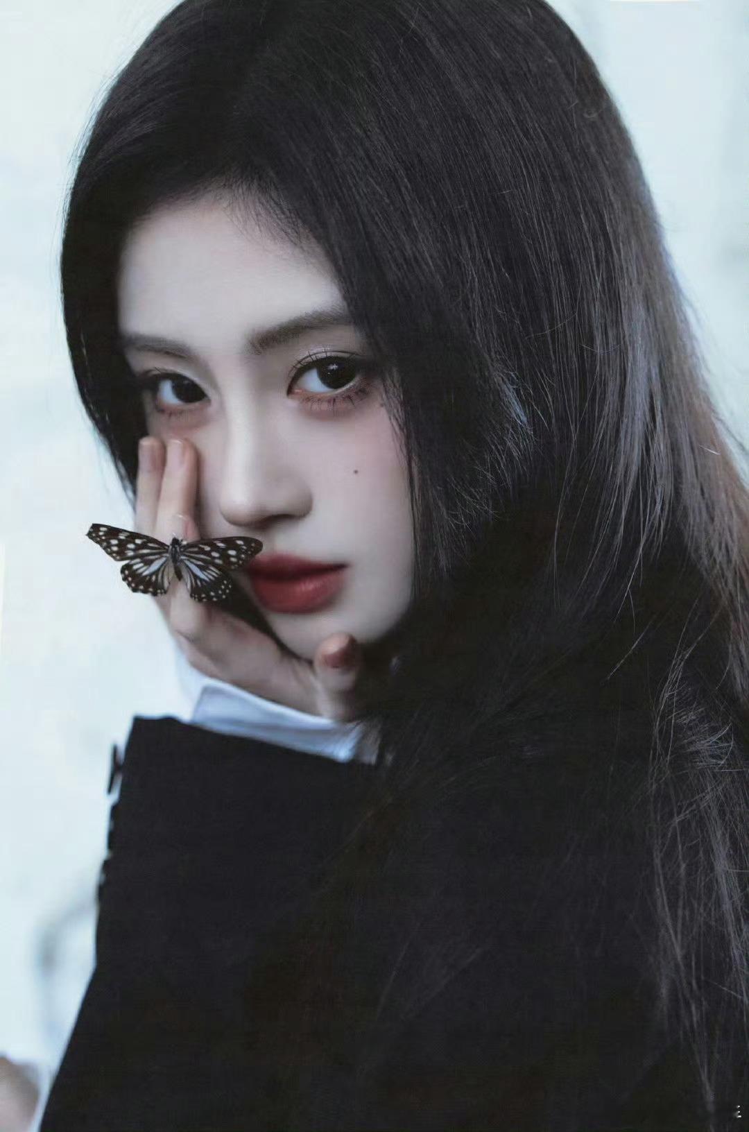 鞠婧祎指尖蝴蝶我说白了这姐完全魅魔来着 