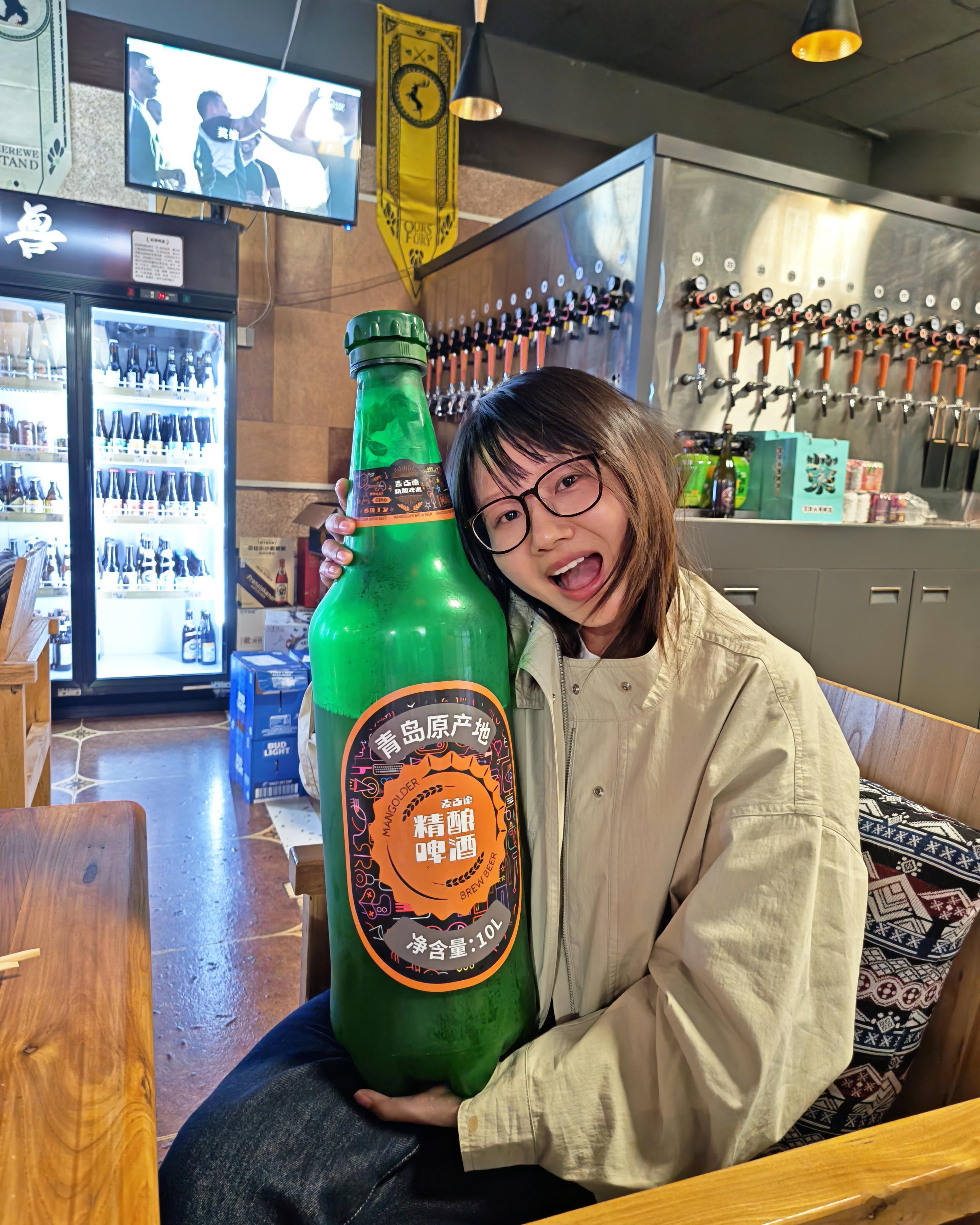 我：我的酒量就一瓶。山东朋友端出来这个玩意？？！ ​​​
