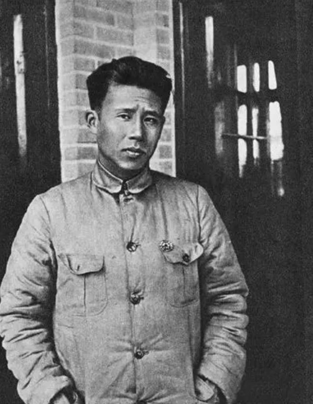 1933年2月，陈赓和廖承志在上海法租界先后被捕，廖承志一副贪生怕死的样子说：“