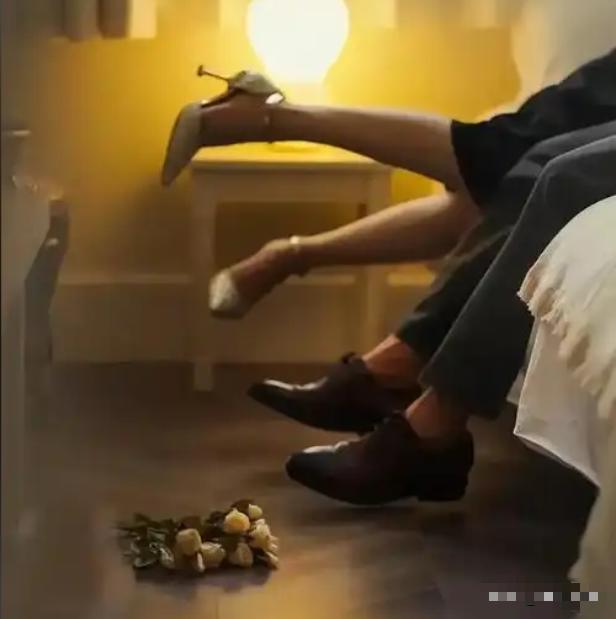 [月亮]广西，一位66岁的男子竟然出轨女同事，两个人在酒店相欢3个小时。完事后女