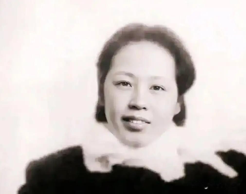 1949年，刘伯承听说原配还活着，并且日子过得很艰苦，就托人给她带信，想把她接到