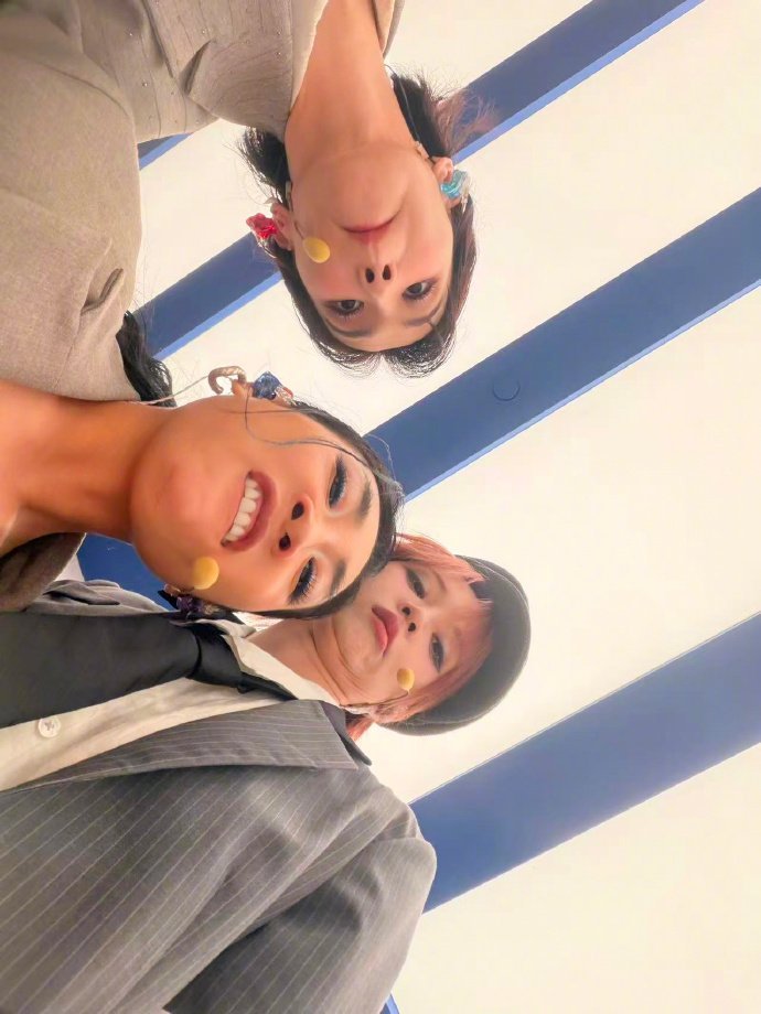 黄灿灿随机掉落一些蒸蛋黄 浪姐一公结束啦，黄灿灿晒与曾沛慈淡淡合照！！舍不得这个