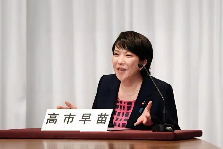日本万万没想到，高市的"愚蠢"居然帮中国解决了两大问题！第一个，帮我们全中国人再