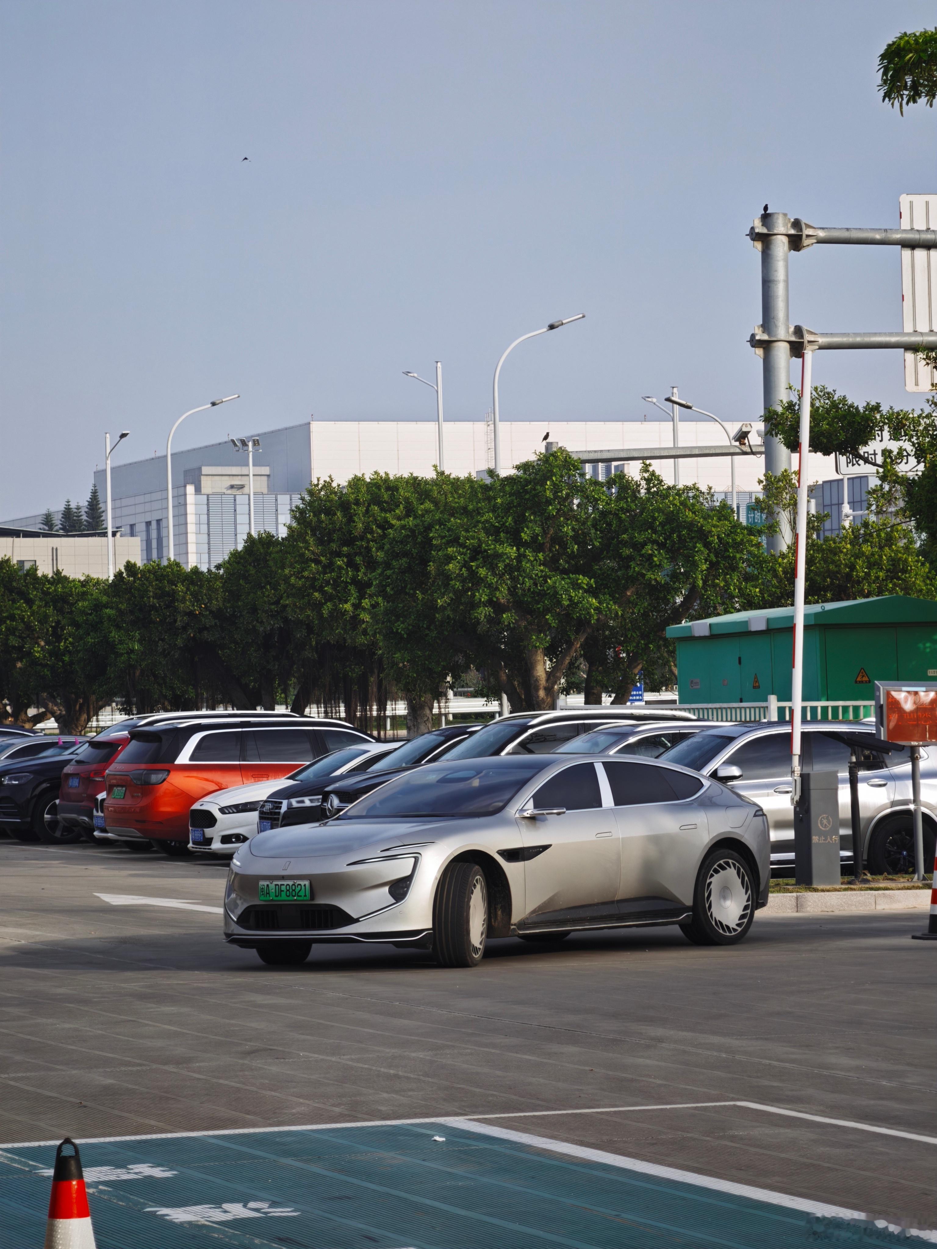 卧槽阿维塔012！ 