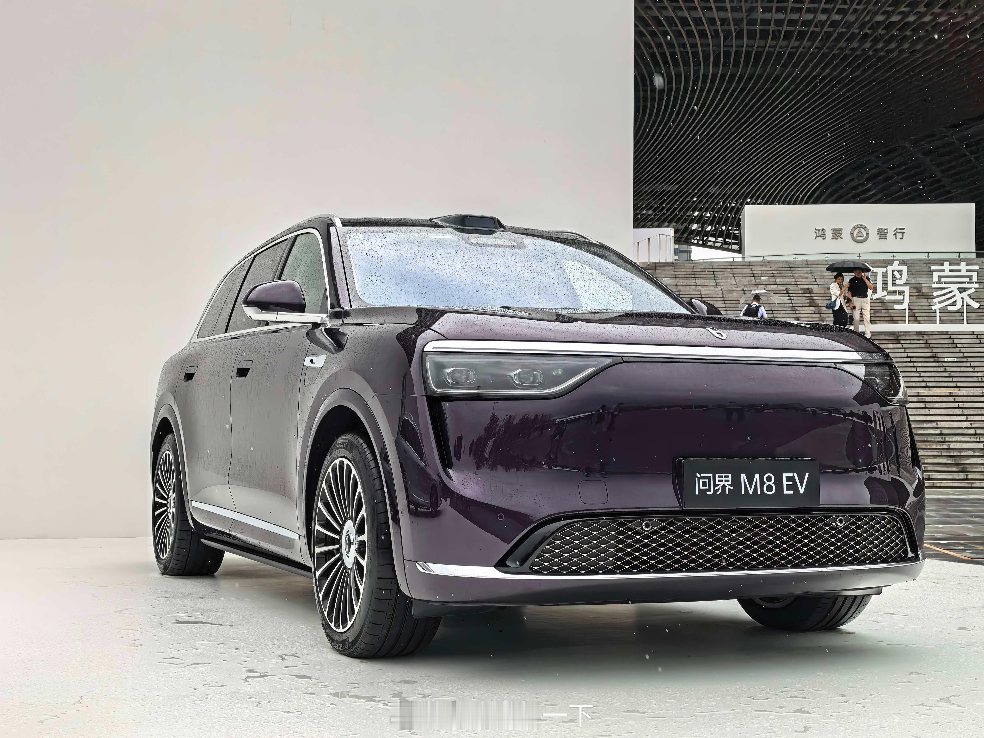 发布会马上开始，来看看一手拍的新车：问界M8 EV、新智界R7和S7，这一次智界