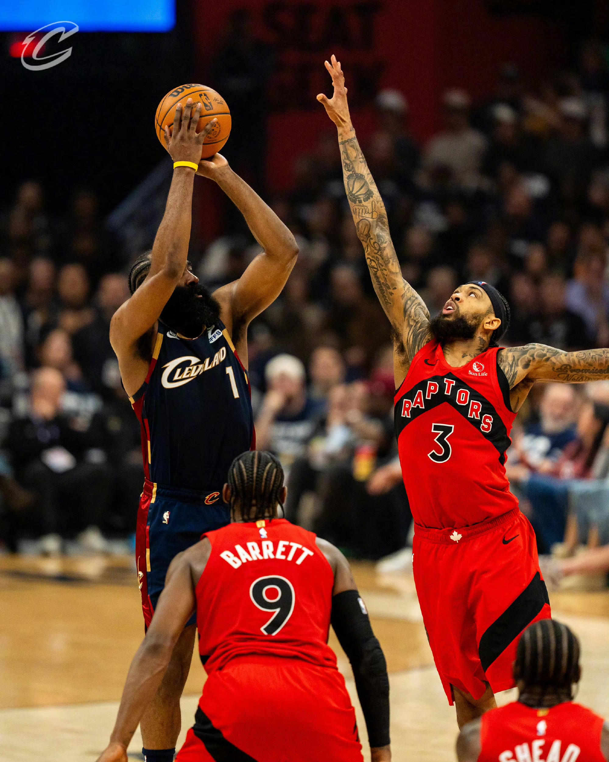 今天的哈登：出战33分钟18投8中，三分7中4，罚球2罚全中轻松交出22分10助