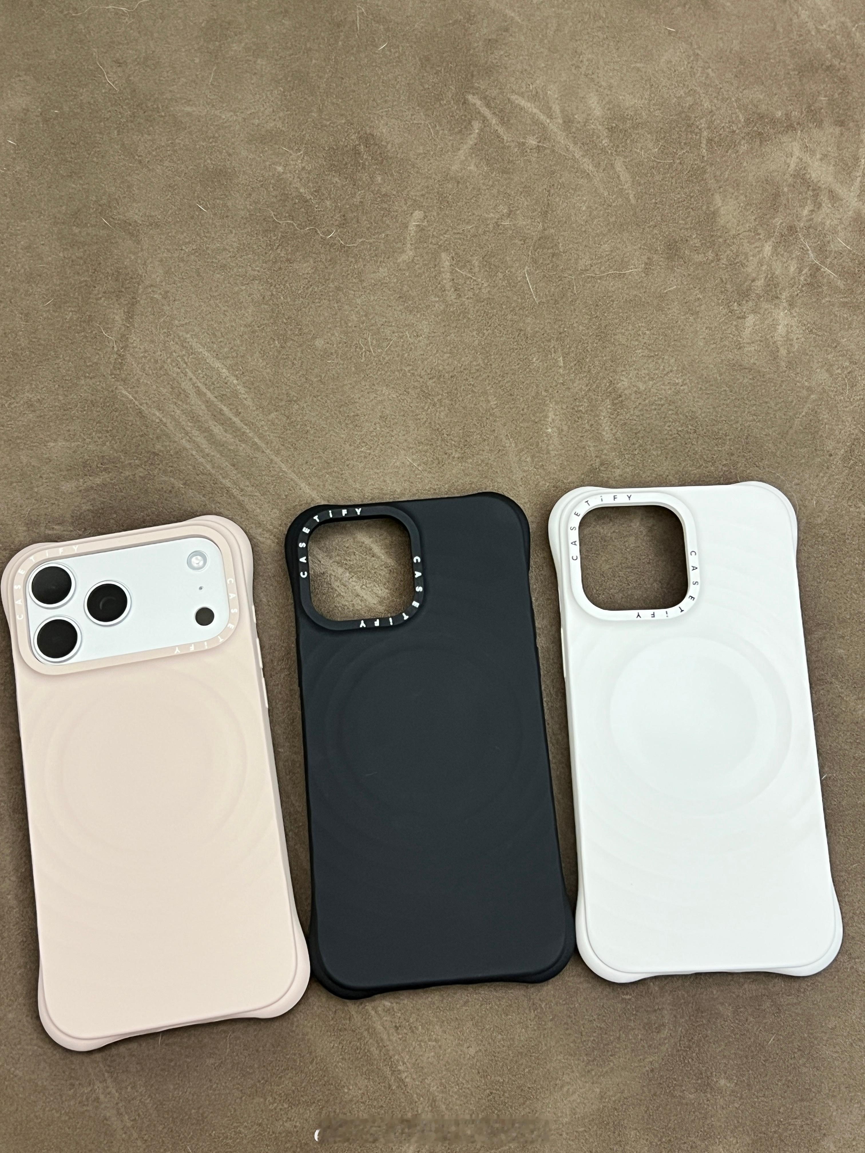 三个波漾。黑色的是wlf13pm的 他听我一直说手感好也心动了哈哈哈哈哈 而且现