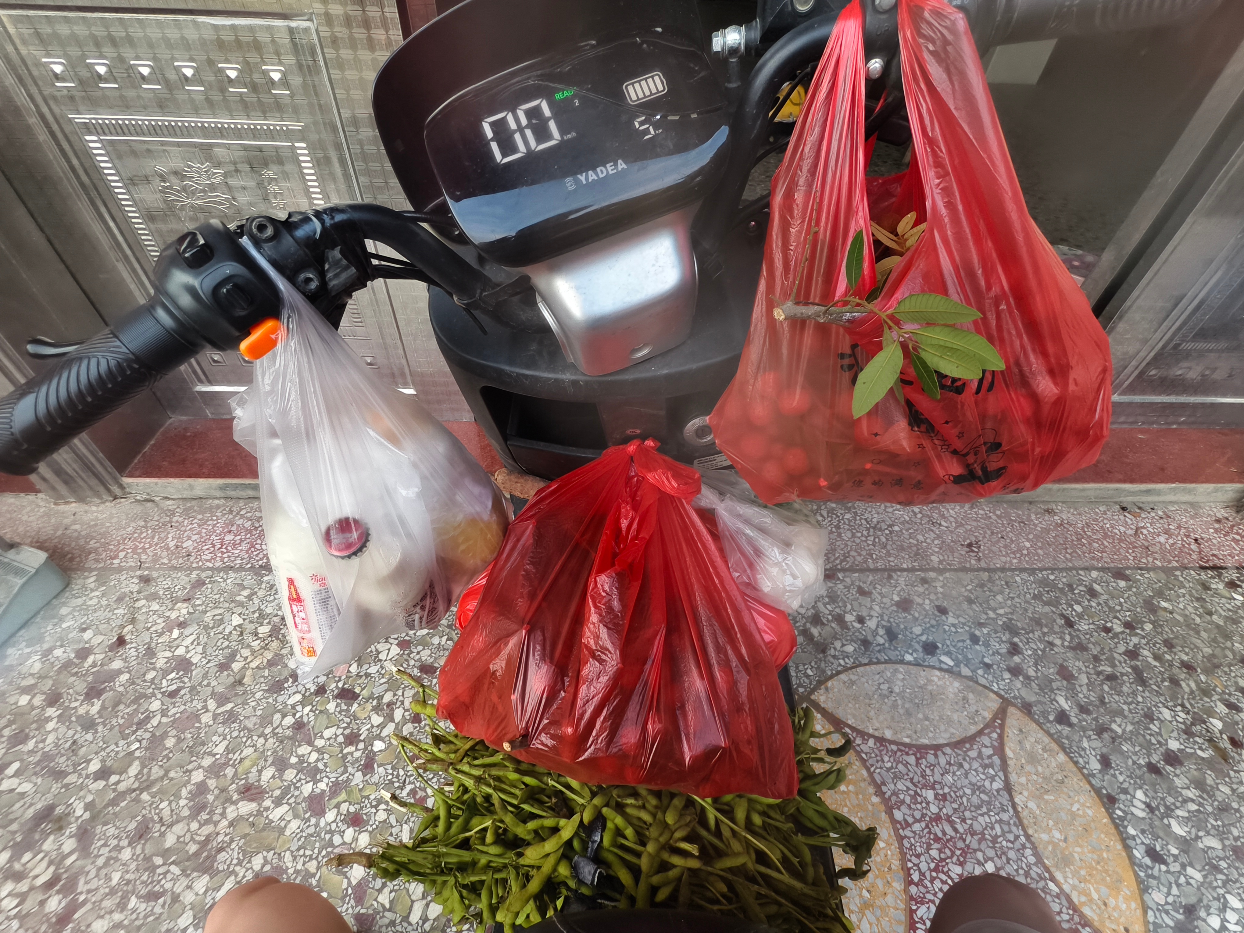 9部门发文活跃县域消费我每年暑假都有一个月以上在老家，差不多每天都到乡镇上买买买