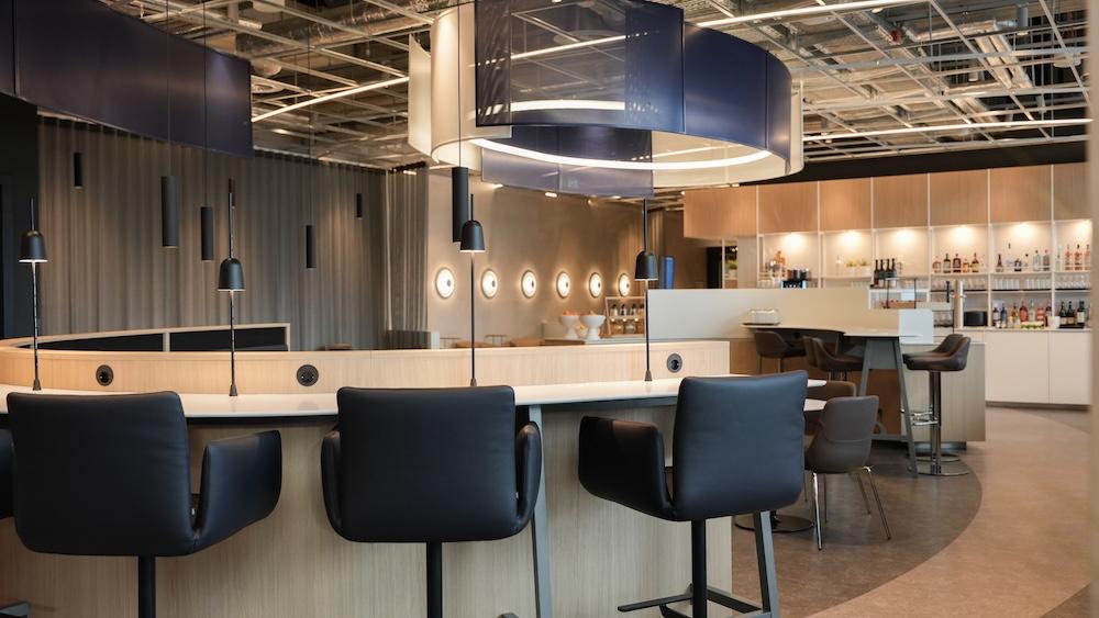 12月中旬，经过大规模翻新后，德国斯图加特机场的汉莎航空贵宾室重新开放。据悉，翻