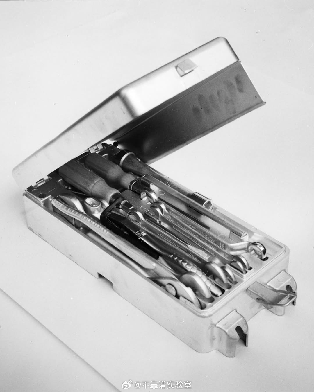 宝马博物馆分享的，3200 CS身上的工具箱强迫症一盒满足大v聊车车评精选汽场全