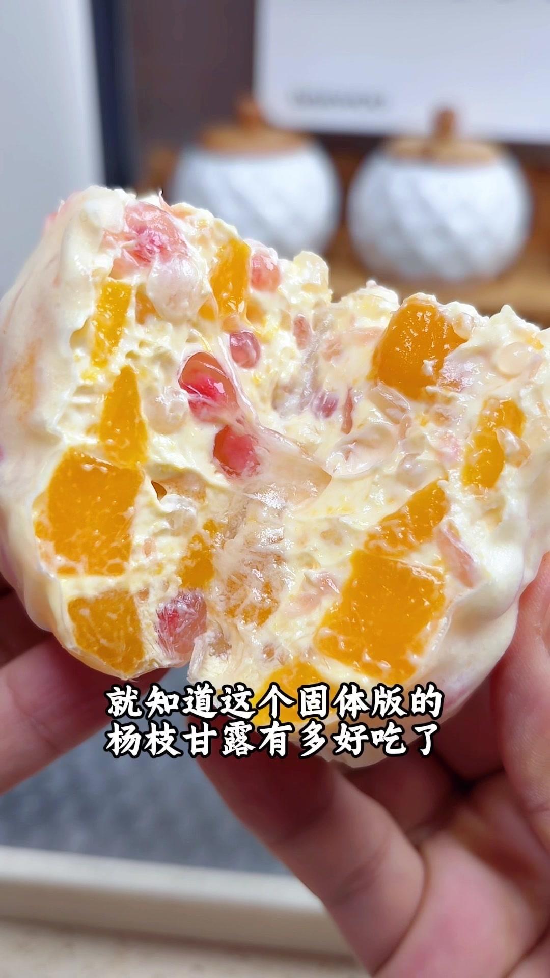 做一次就知道有多好吃，这个搭配一定要收藏好。
1️⃣处理西米：沸水下锅煮至全透明