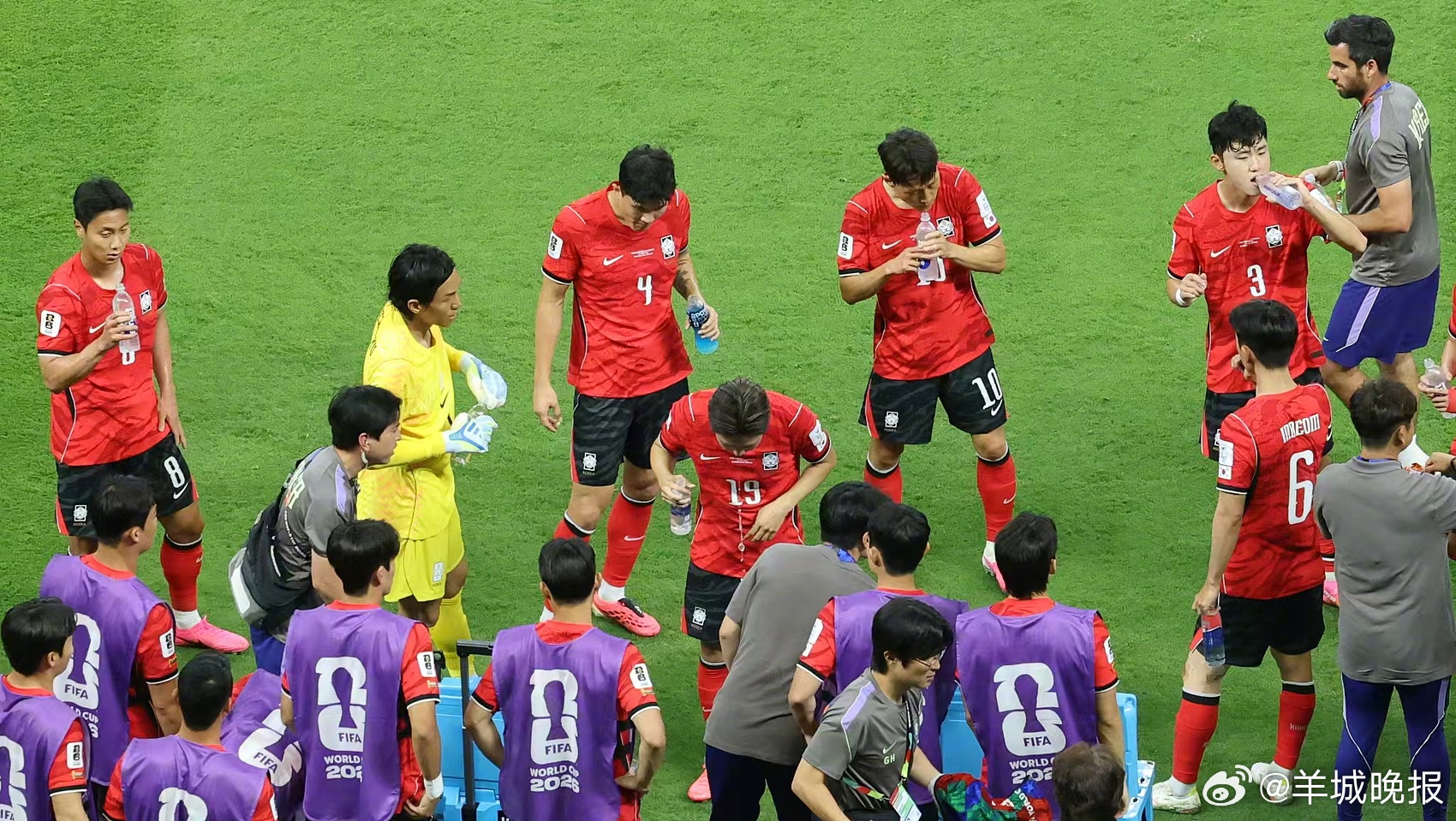 【#韩国VS捷克##世界杯开幕式##墨西哥2比0南非#是补水时间也是广告时间，世
