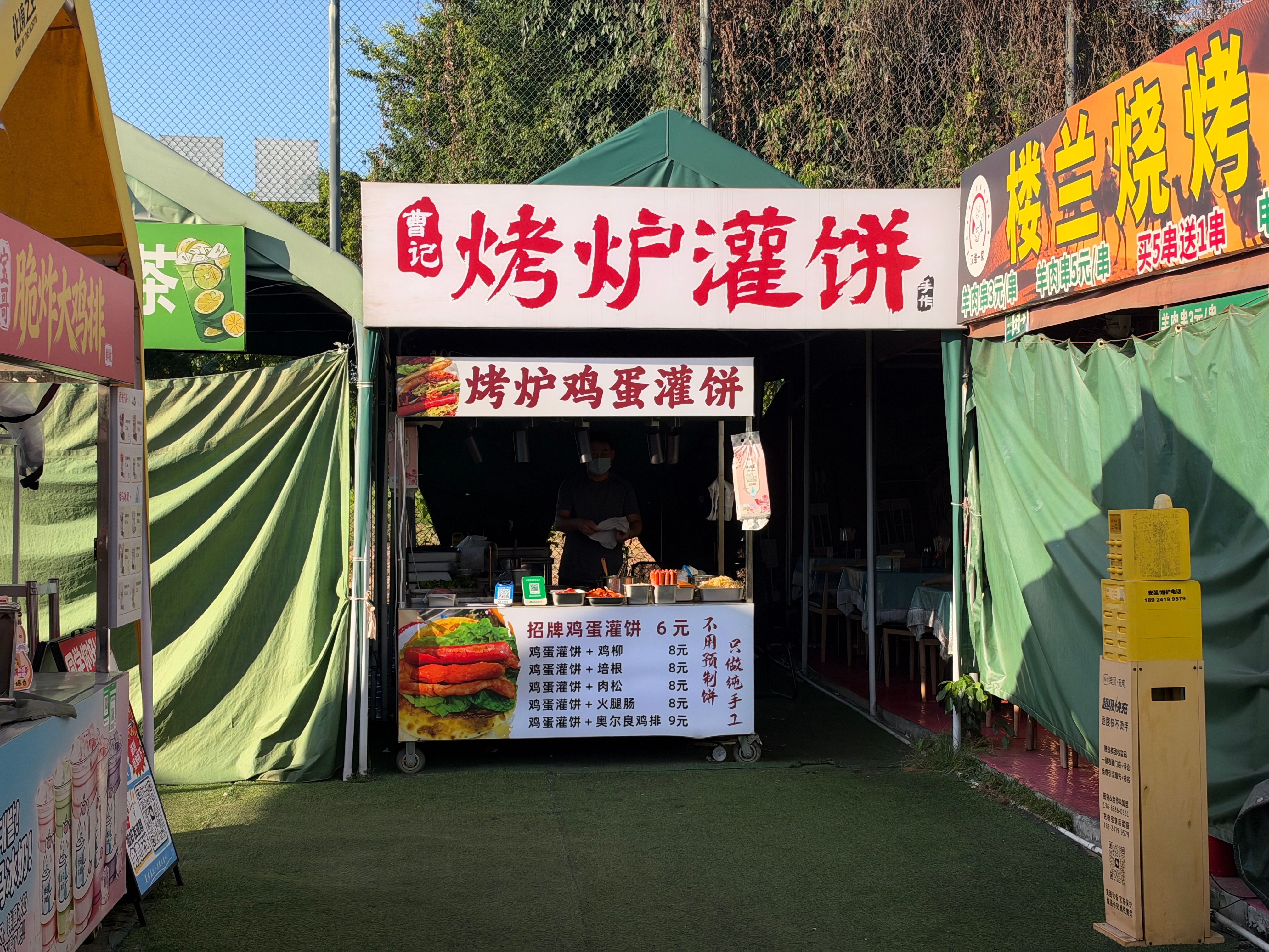 今儿来东莞接朱老师下班有空逛了逛学校这边的夜市，真怀念大学生活来得有点早，只开了