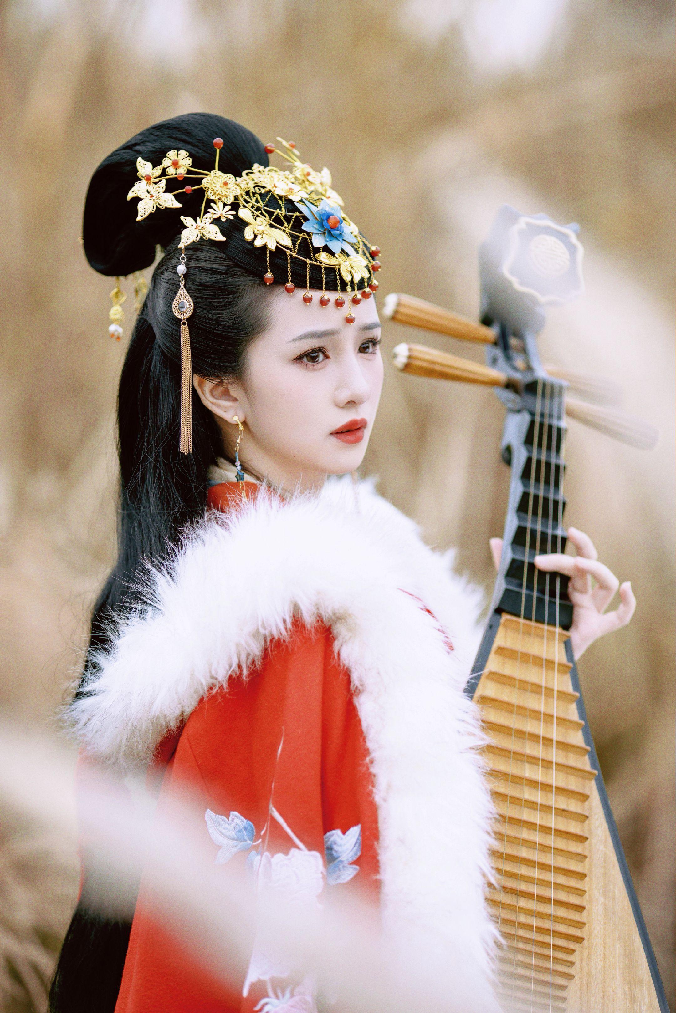 我愿意接受这个使命～拍了杨幂昭君的仿妆，调了个古早滤镜