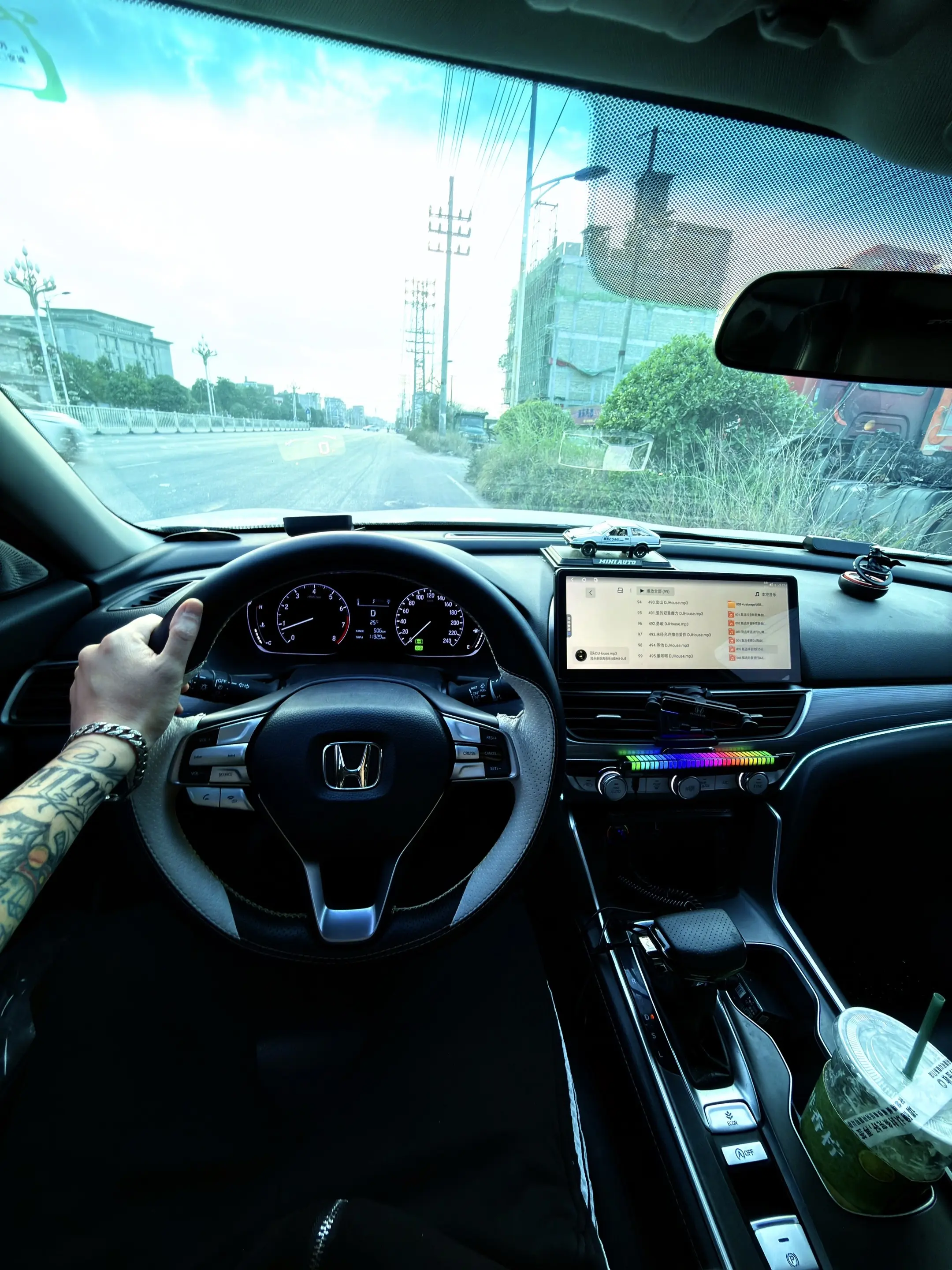 你也不小了 别乱花钱了今年一定要争气啊 挣点钱回家年