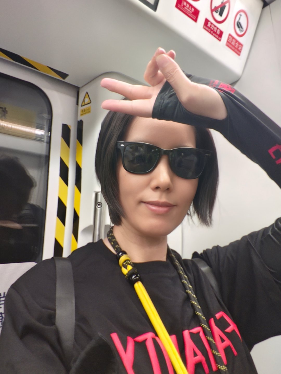 关于我很酷这个事，我不能谦虚。今天全套《真人快打 2》的行头，影评人福利！ 