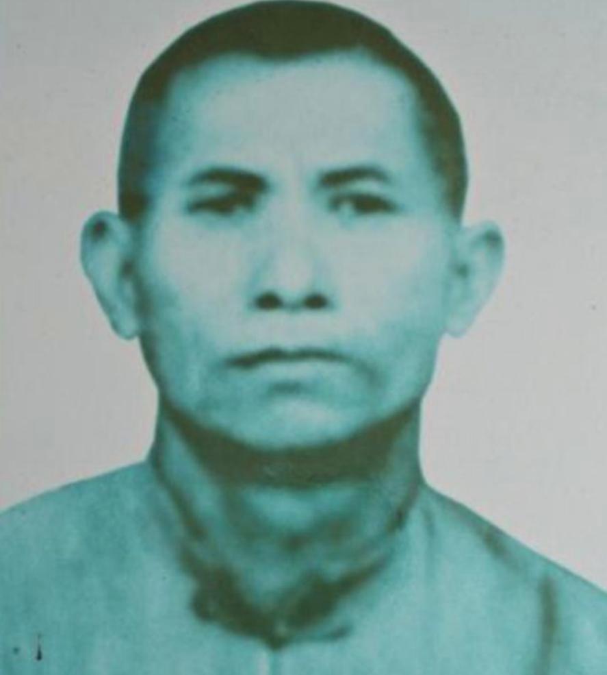 1929年，毛主席在闽西被数百敌人包围，因疟疾发作无法行走，警卫员陈添裕却做了一