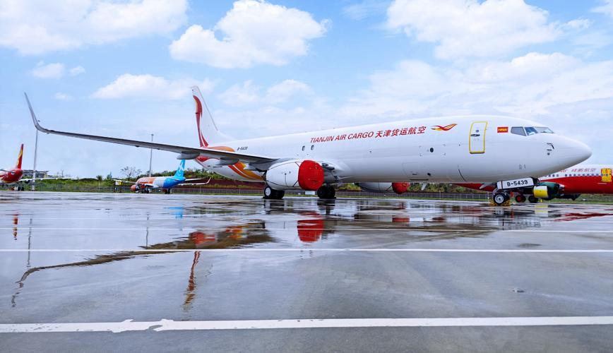 9月3日18时，天津货运航空一架B738F从岳阳三荷机场起飞直飞河内，23时30