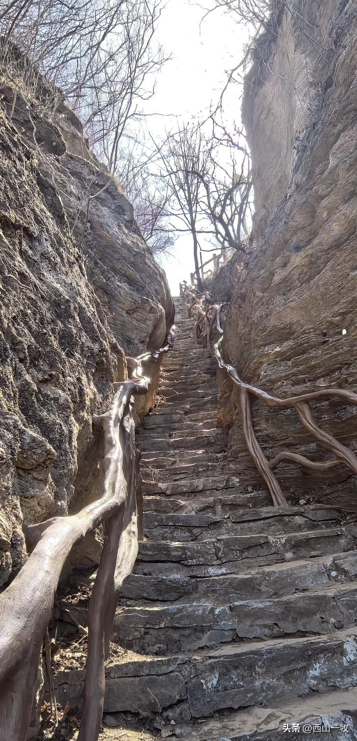 春天来了，万物复苏，寻到山里头，爬山爬出一身臭汗，爽！