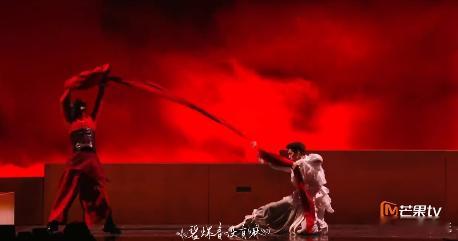 阿云嘎邵子恒像红白玫瑰阿云嘎邵子恒红白玫瑰对舞 本季意料之外的惊喜舞台，阿云嘎邵
