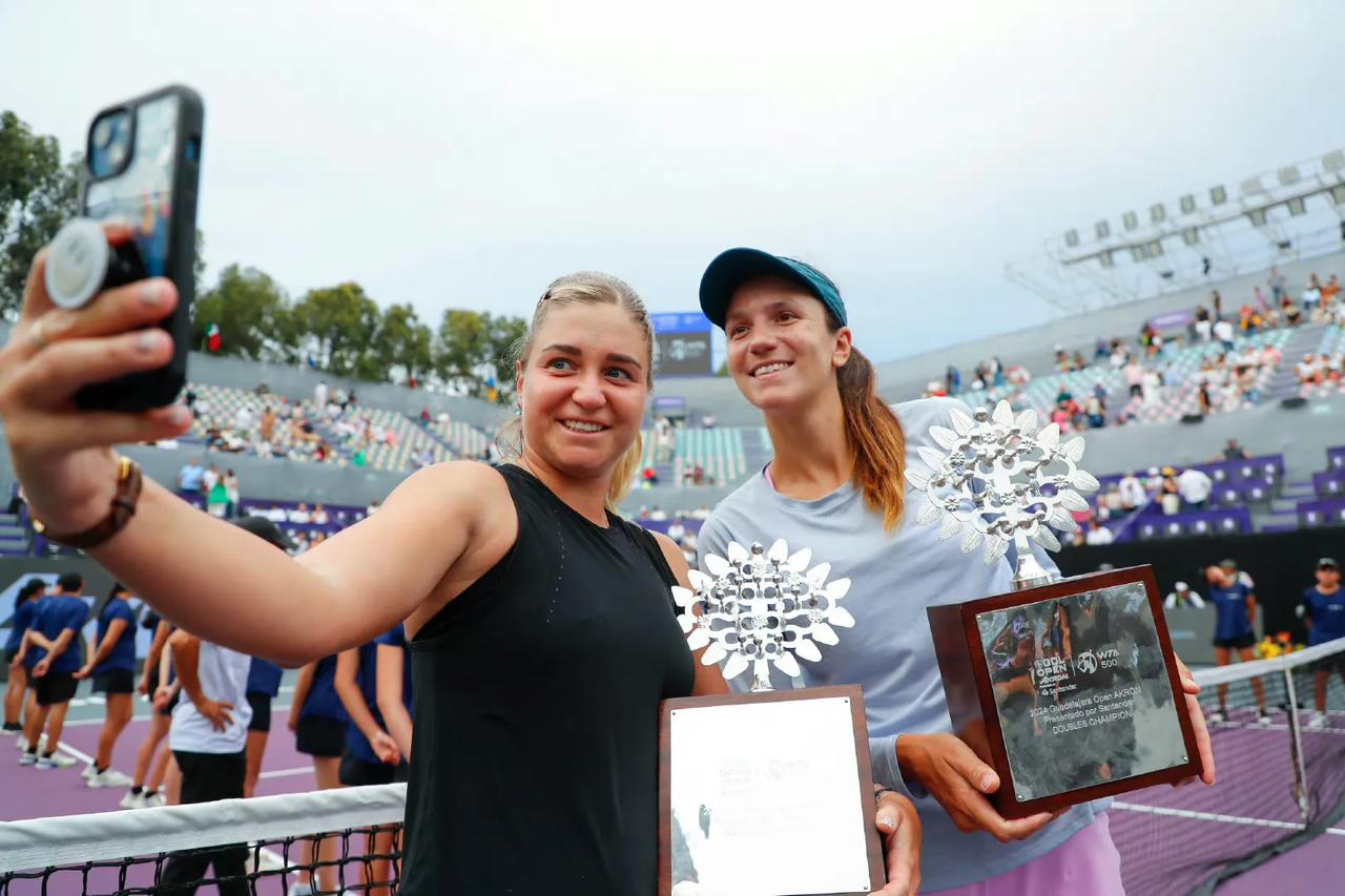 达尼丽娜/克罗玛查娃双打捧杯🏆

WTA500瓜达拉哈拉站双打决赛，3号种子达