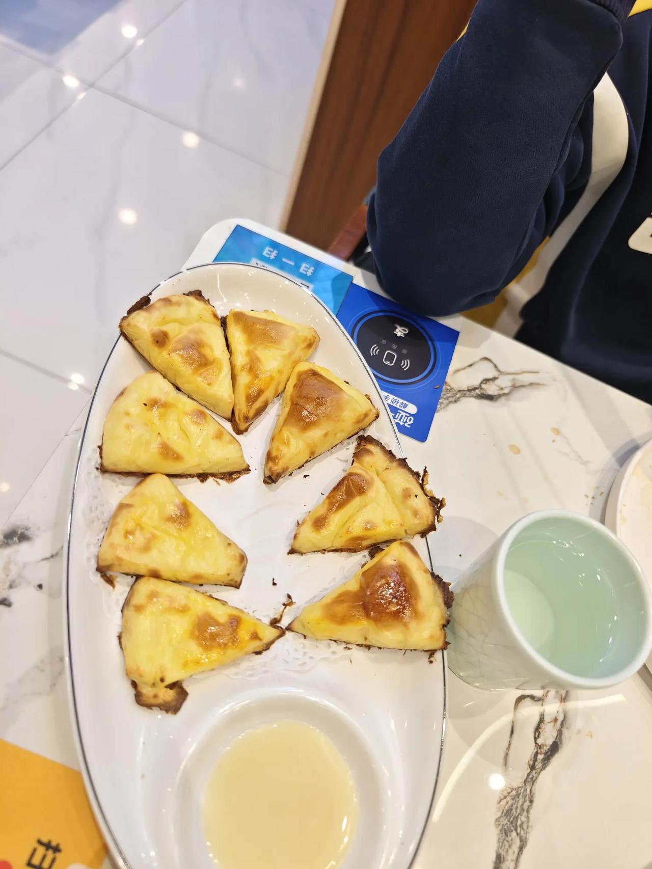 大盘鸡，炸鲜奶，烤串，石河子凉皮，老酸奶，一顿地道的新疆菜，最抚凡人心