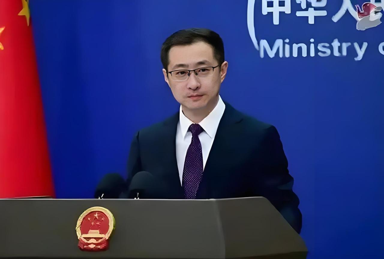 亚太危局升级！菲律宾引狼入室建弹药线，中方警告送达

3月26日，中国外交部针对