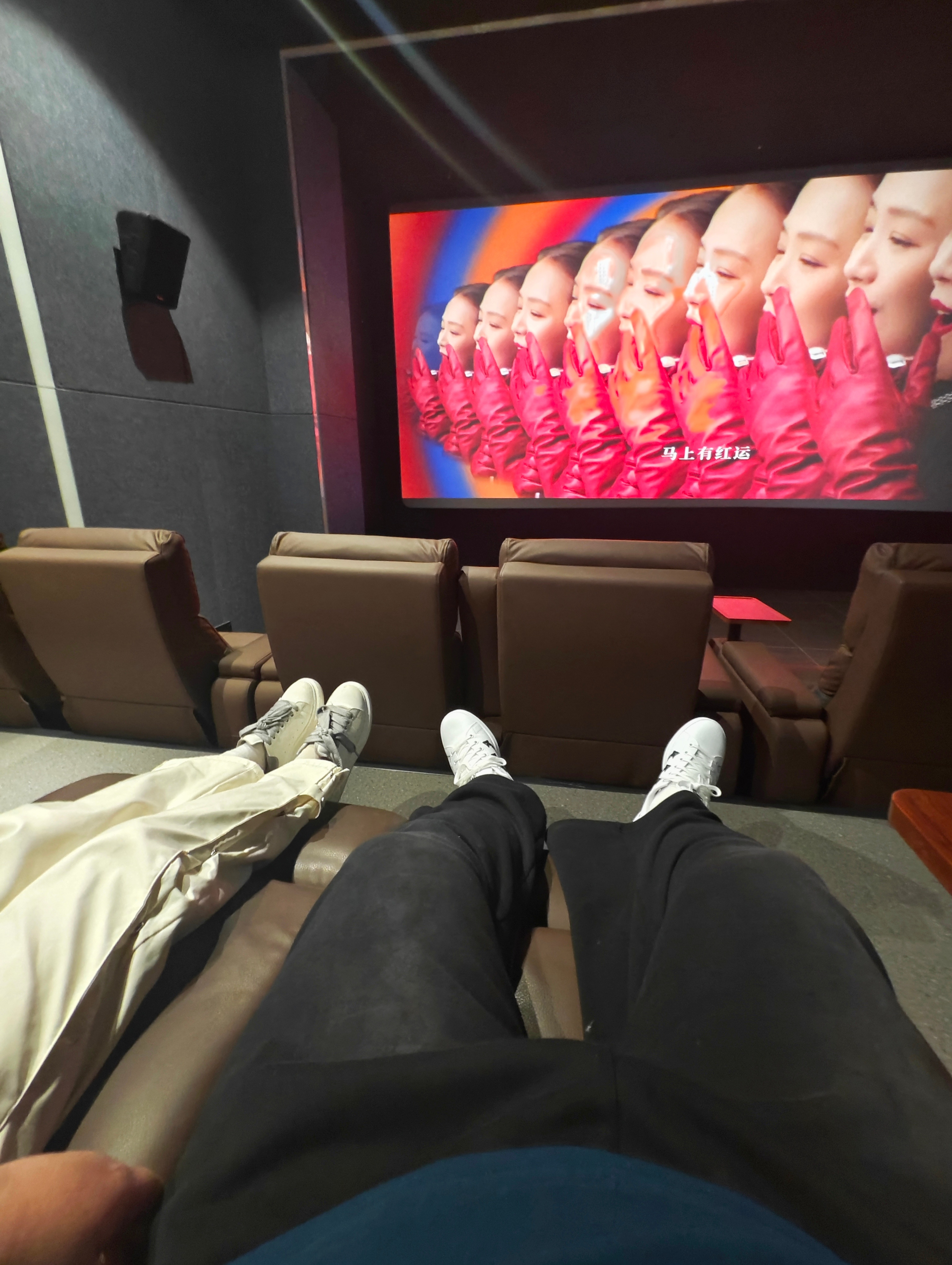 飞驰人生3飞驰人生3终于圆满了，非常好，比第一第二部还好，还有这种贵宾躺椅厅太舒