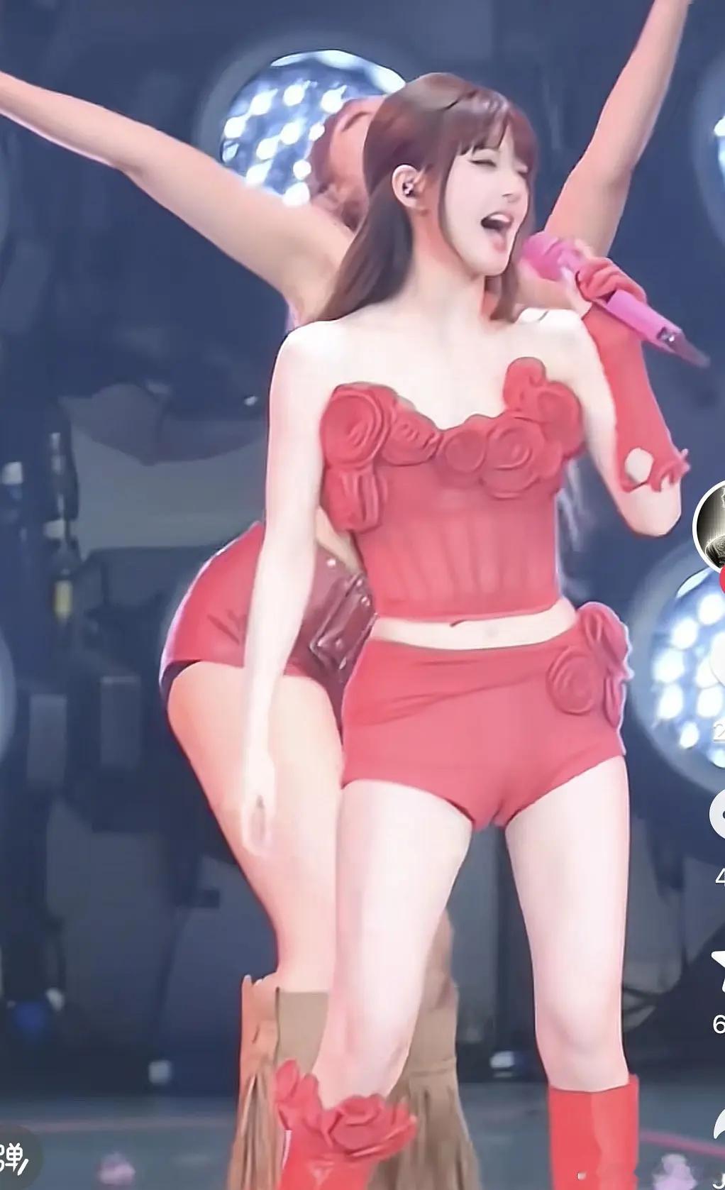 说实话，这衣服好看吗？