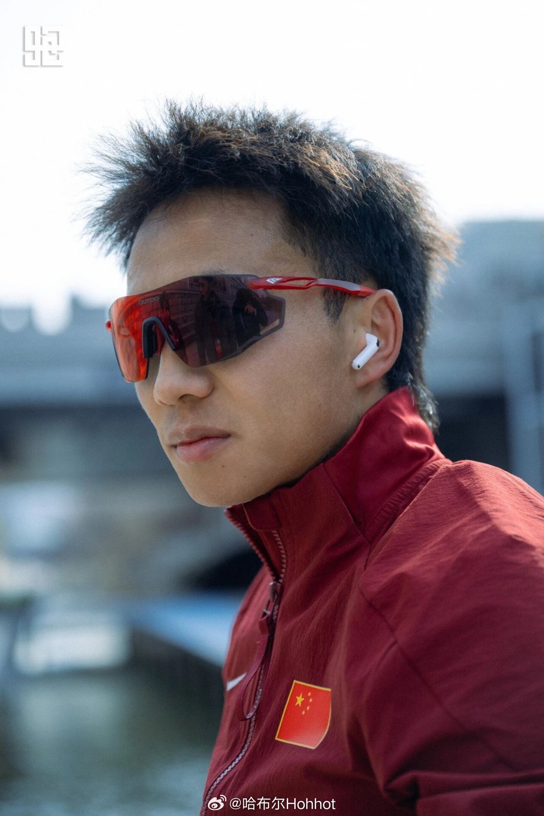 2026首尔马拉松，何杰2小时08分16秒完赛，这是何杰第四次跑进210。队友苏