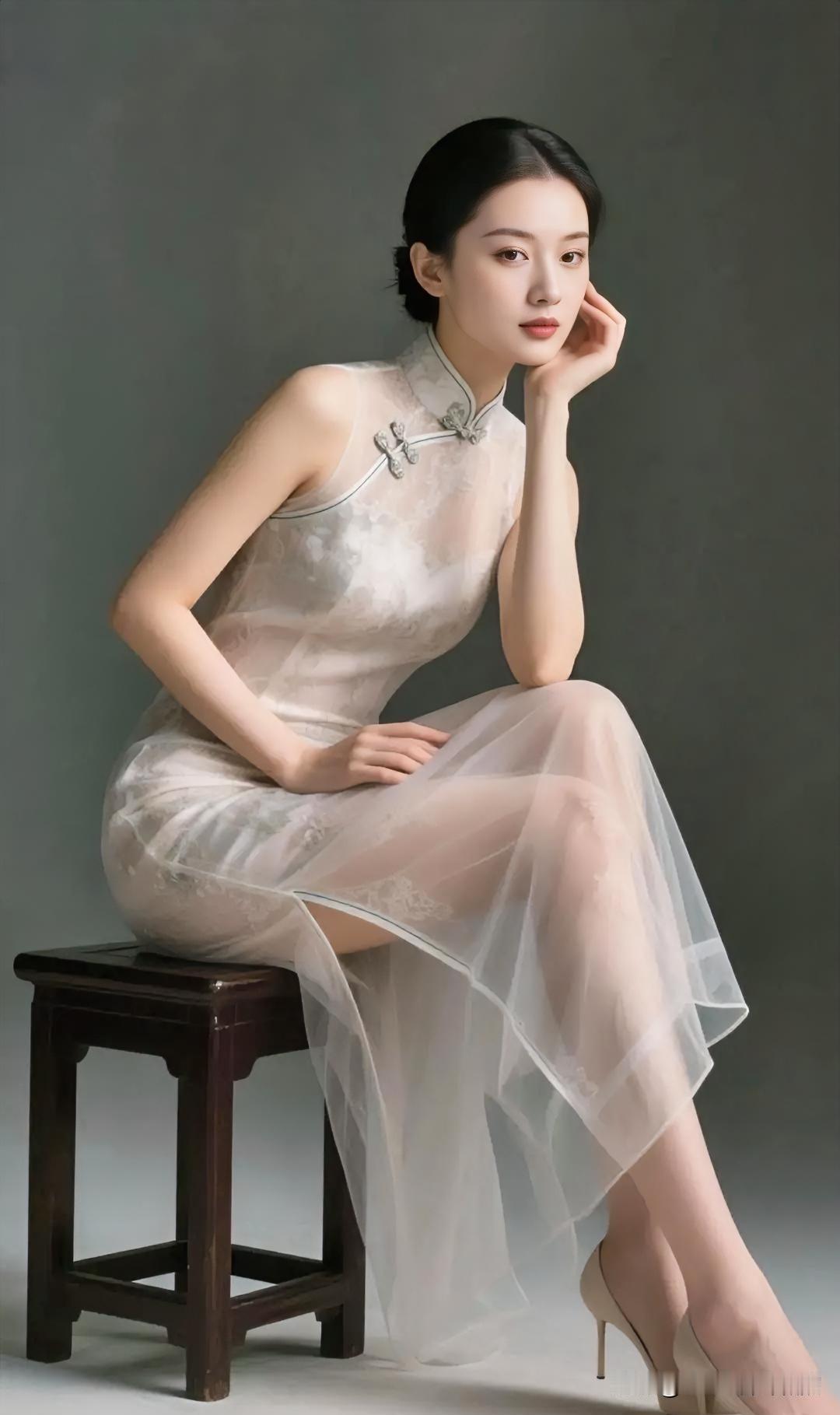 素纱轻透古典意蕴，盘扣雅致，于简约中静诉东方温婉之美。