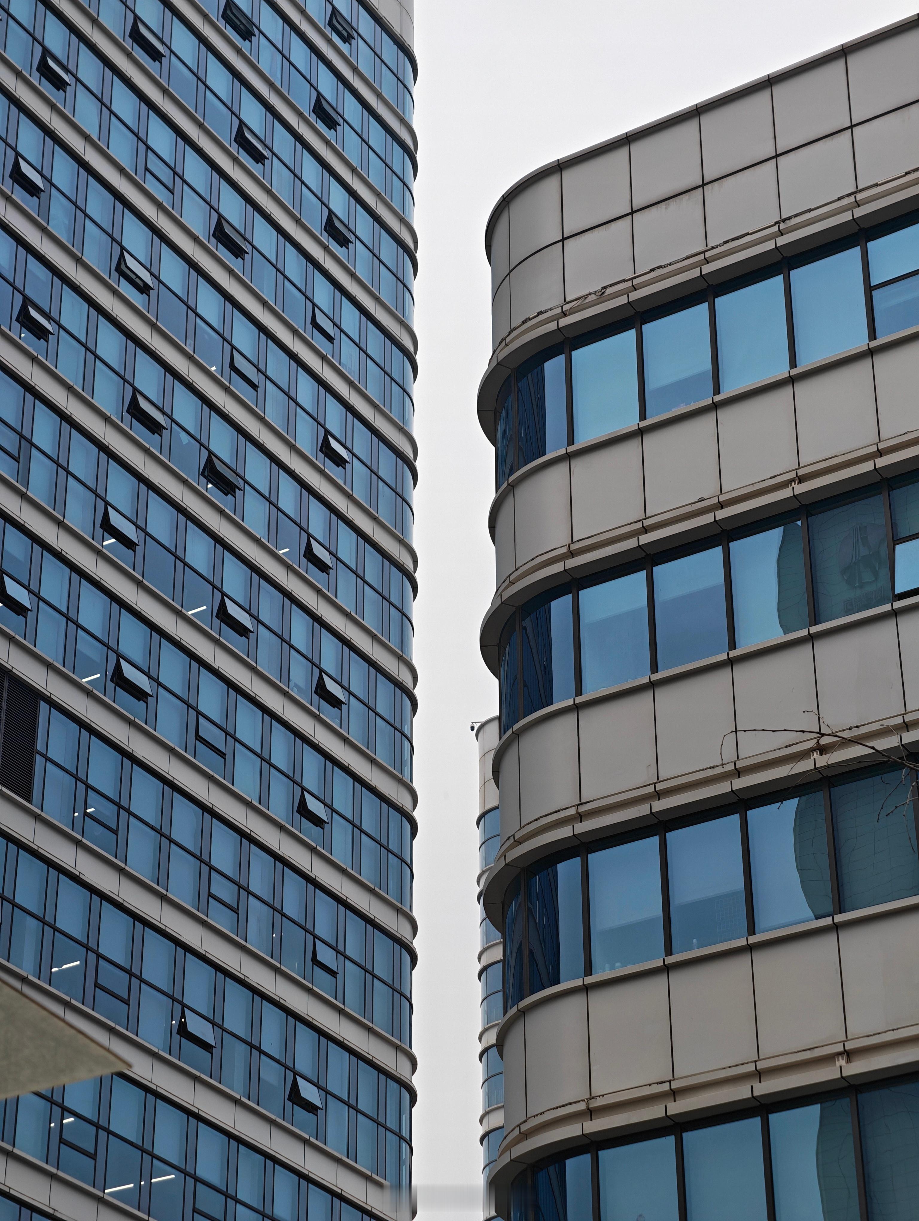 下午会议室坐了一屋子西电的，01的03的09的，属我最菜知名老菜鸡了 西安·西安