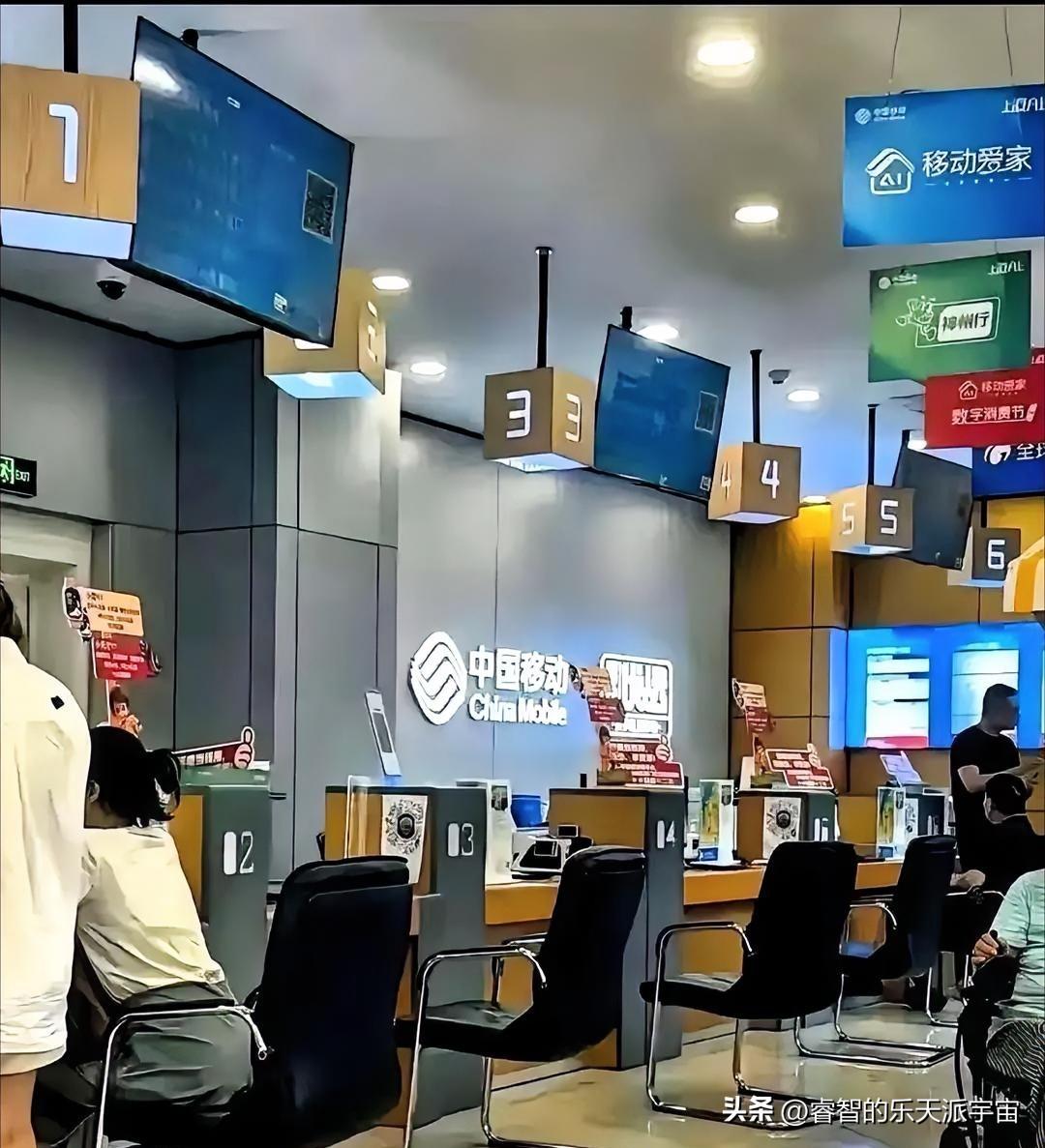 有个女的去营业厅注销手机号，工作人员说要交308块违约金。她愣了下问：“那我直接