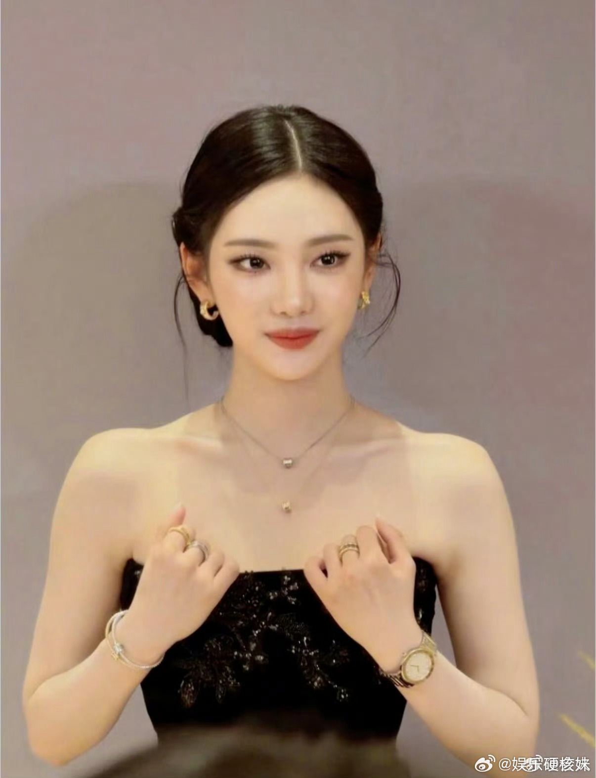 宁艺卓宝格丽适配度宁艺卓和宝格丽好配 看宁艺卓在宝格丽深圳活动的样子，高定加珠宝
