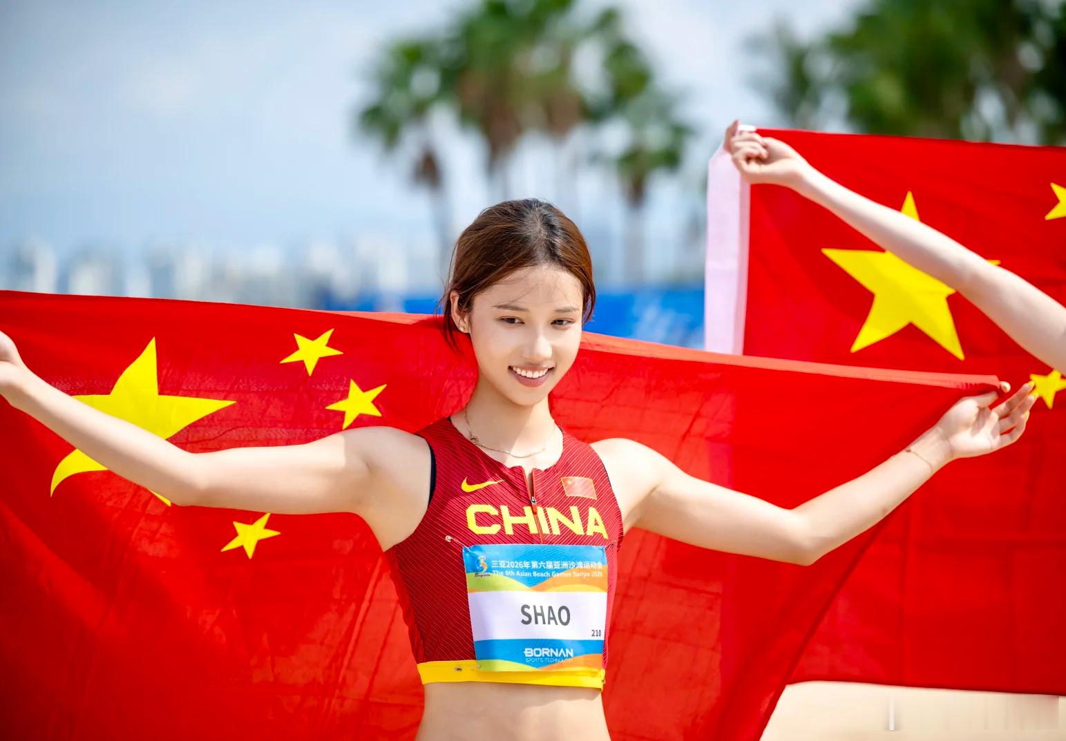 清华跳高女神邵雨琪试驾小鹏MONA新车小鹏MONA L03正式开启线下试驾的首个