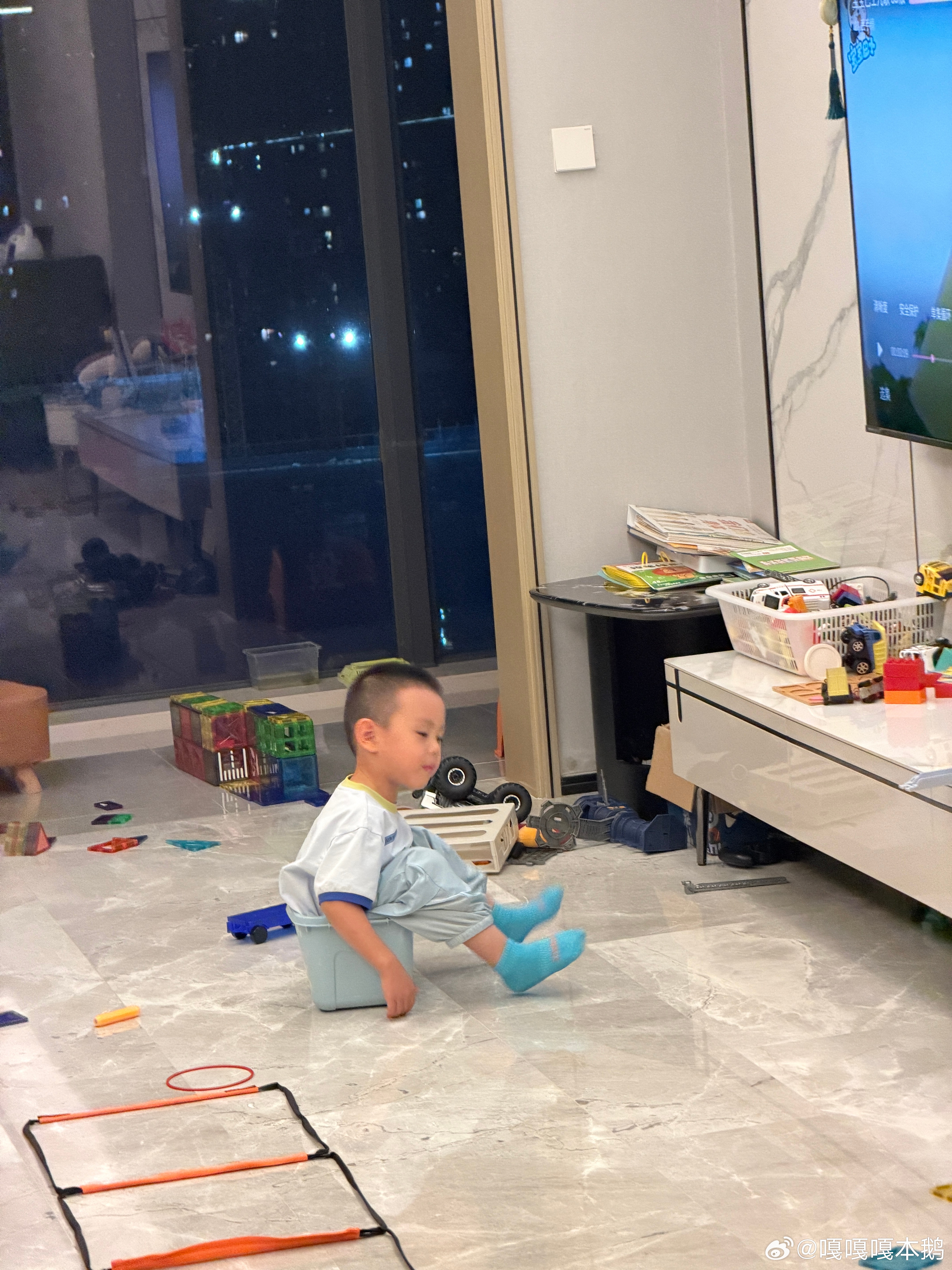 [嘻嘻]牙好的差不多了 我可以吃好吃的外卖了 配图：好笑的鹅子 ​​​