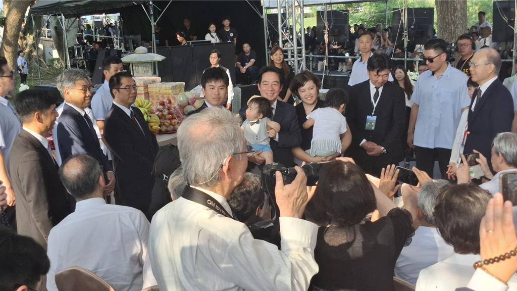 赖清德又祭拜日本技师八田与一，安倍晋三遗孀参与
赖清德8日现身台南乌山头水库，出
