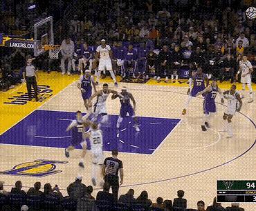 看到詹姆斯这个球直接泪目了，41岁了还那么拼真是眼眶都湿润了啊。湖人虽然101-