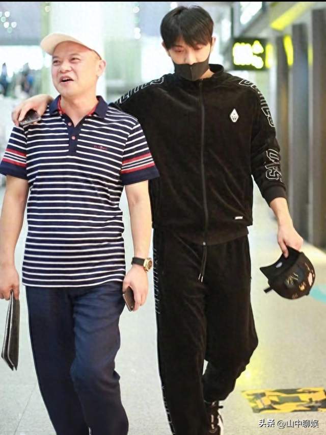 父亲签下徐艺洋，黄子韬才有了新家