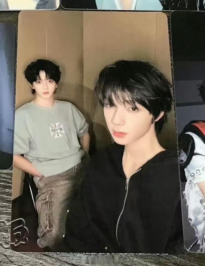 王橹杰穆祉丞私服双人小卡王橹杰穆祉丞双人卡公开 第二张合照来袭